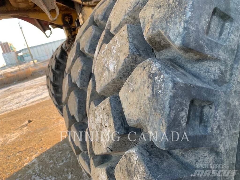 CAT 772 Шарнирно-сочленённые самосвалы