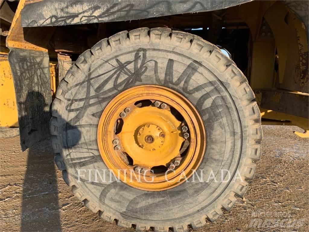 CAT 772 Шарнирно-сочленённые самосвалы