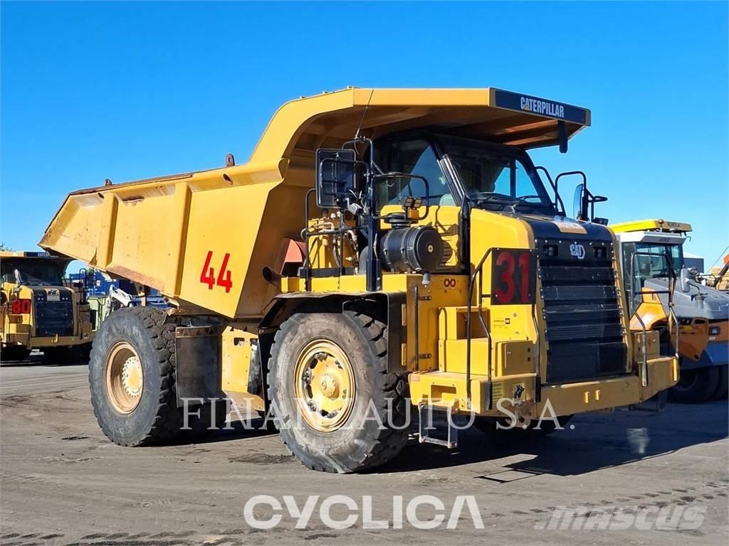CAT 772G Шарнирно-сочленённые самосвалы
