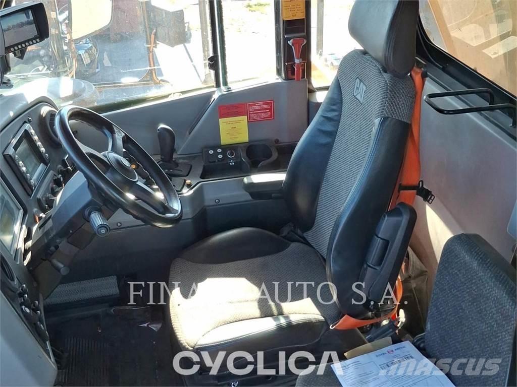 CAT 772G Шарнирно-сочленённые самосвалы