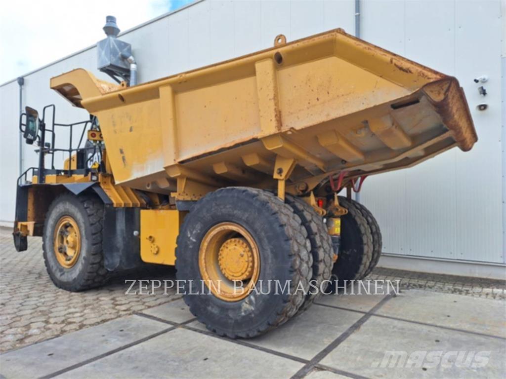 CAT 772G Шарнирно-сочленённые самосвалы