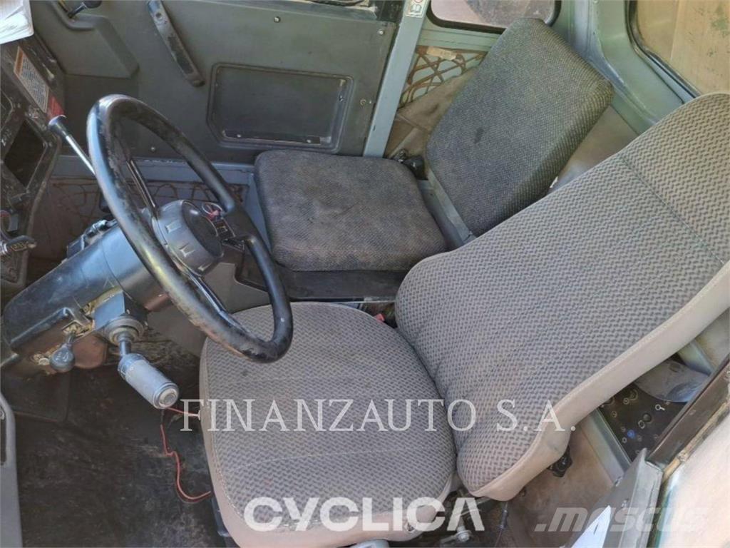 CAT 773E Шарнирно-сочленённые самосвалы