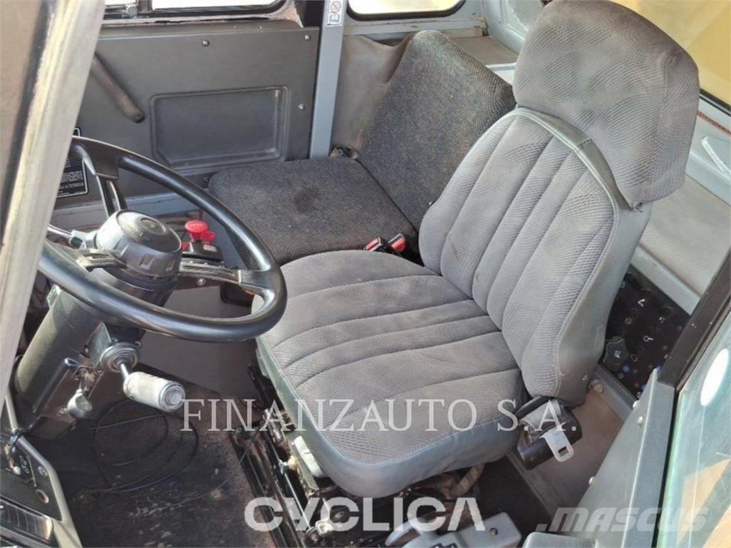 CAT 773E Шарнирно-сочленённые самосвалы