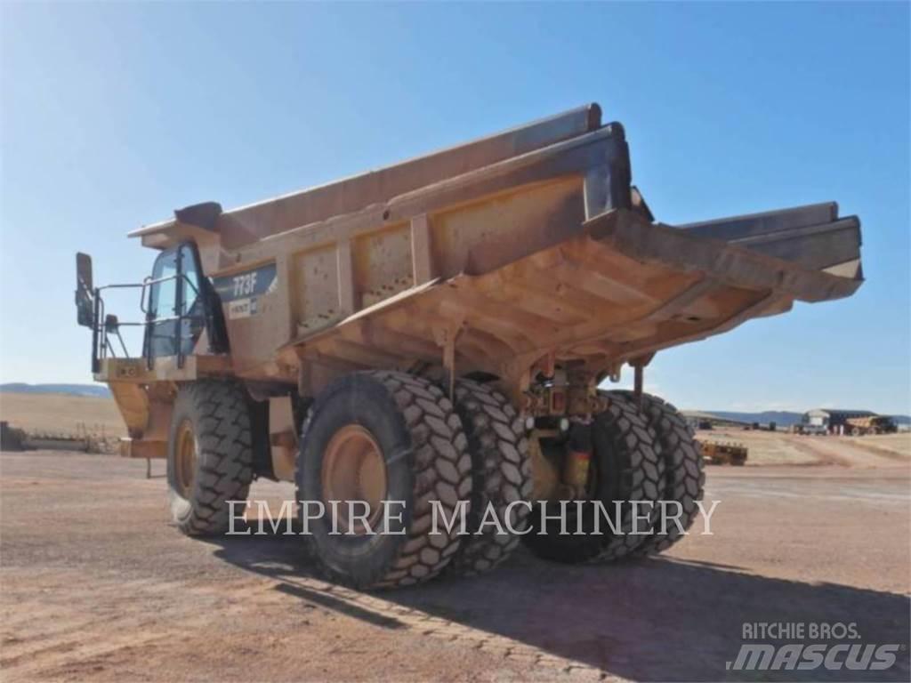 CAT 773F Шарнирно-сочленённые самосвалы