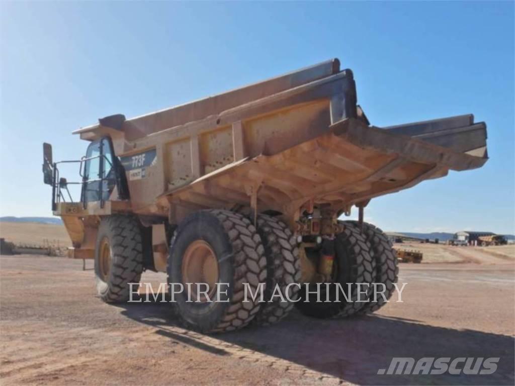 CAT 773F Шарнирно-сочленённые самосвалы