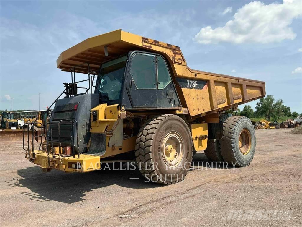 CAT 773F Шарнирно-сочленённые самосвалы