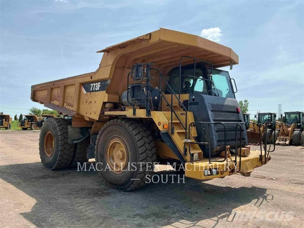 CAT 773F Шарнирно-сочленённые самосвалы