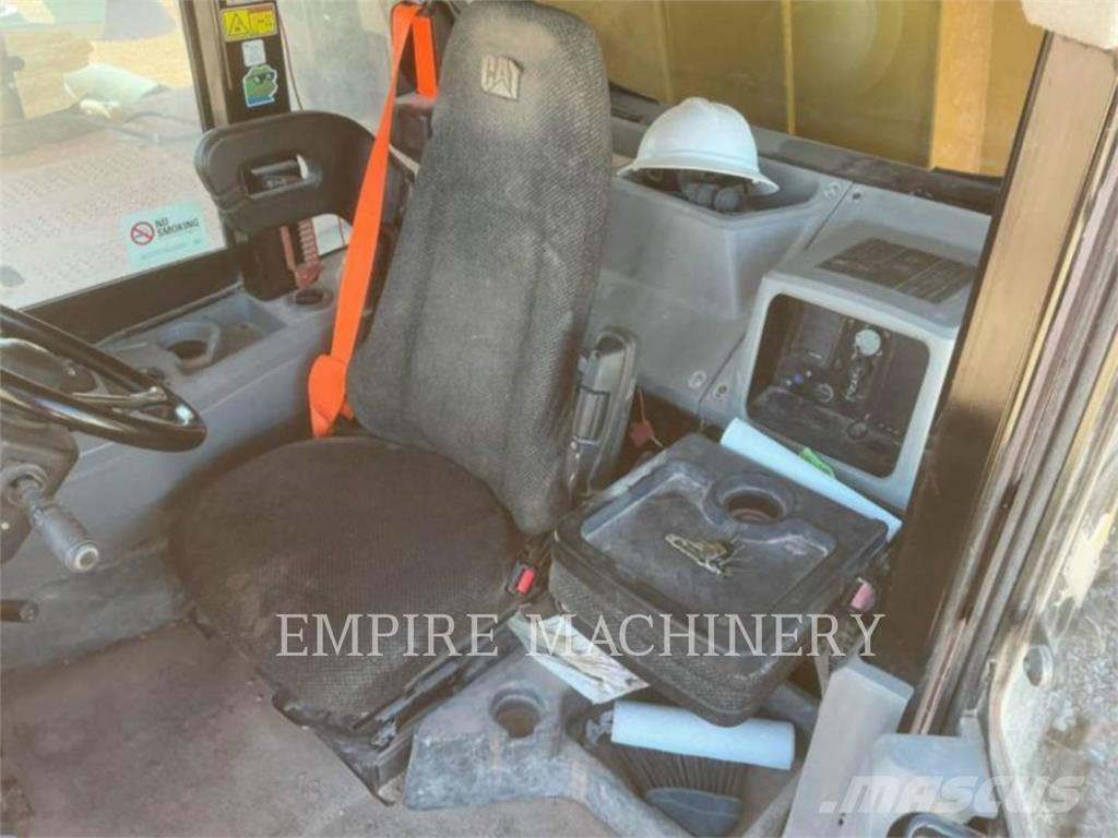 CAT 773F Шарнирно-сочленённые самосвалы