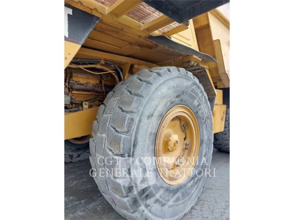 CAT 775B Шарнирно-сочленённые самосвалы