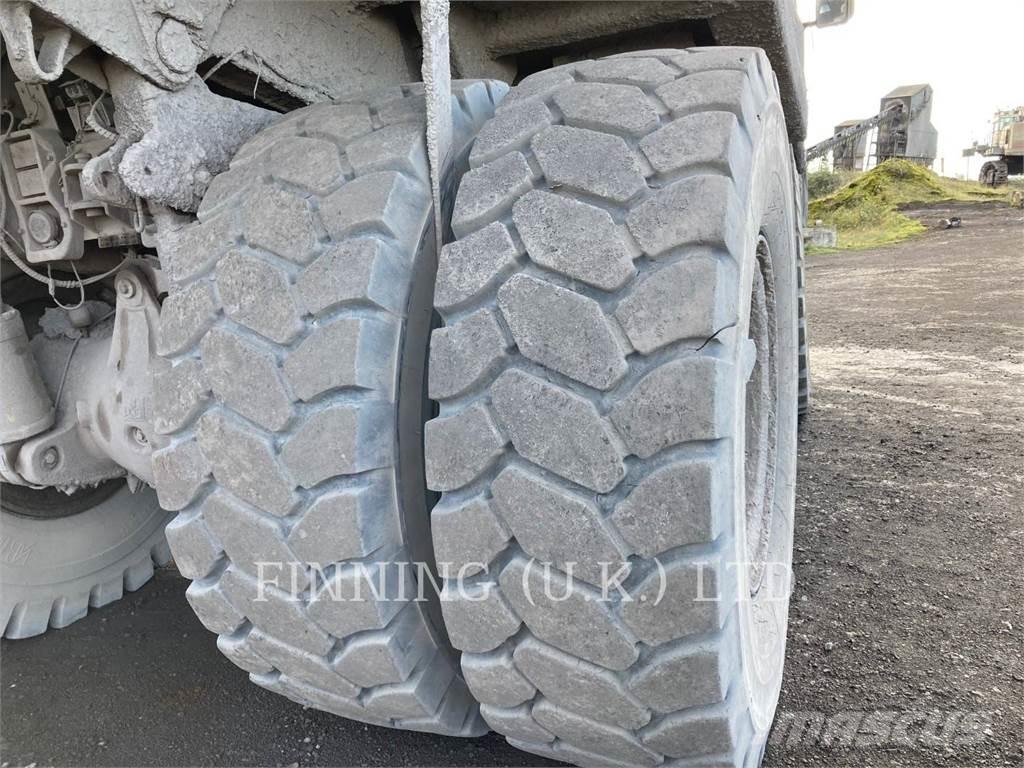 CAT 775D Шарнирно-сочленённые самосвалы