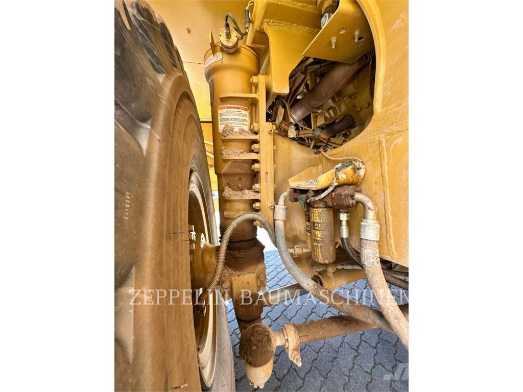 CAT 775E Шарнирно-сочленённые самосвалы