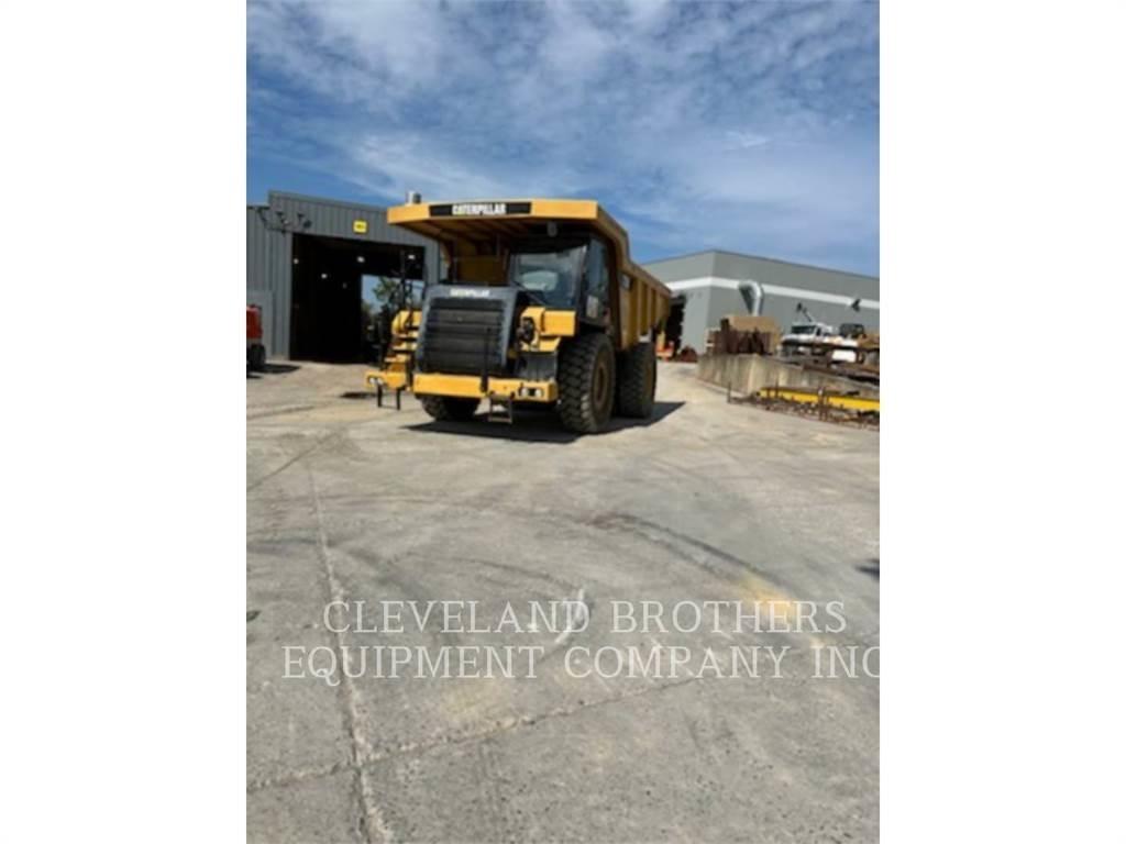 CAT 775F Шарнирно-сочленённые самосвалы
