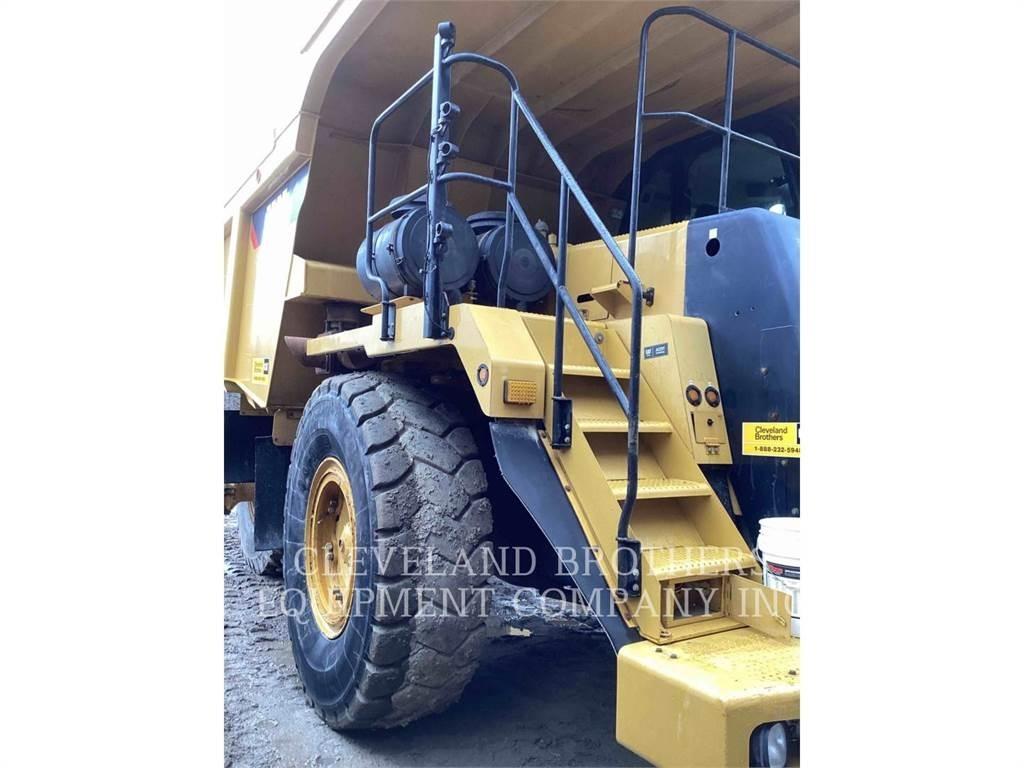 CAT 775F Шарнирно-сочленённые самосвалы