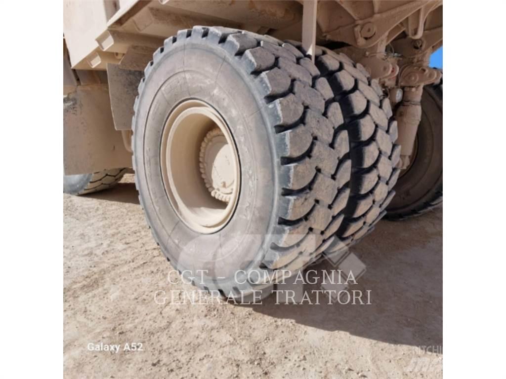 CAT 775F Шарнирно-сочленённые самосвалы
