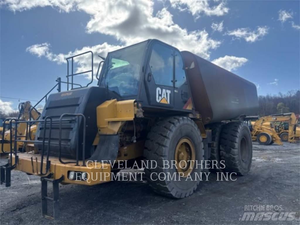 CAT 775F Поливочные машины