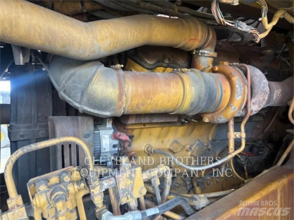 CAT 775F Поливочные машины