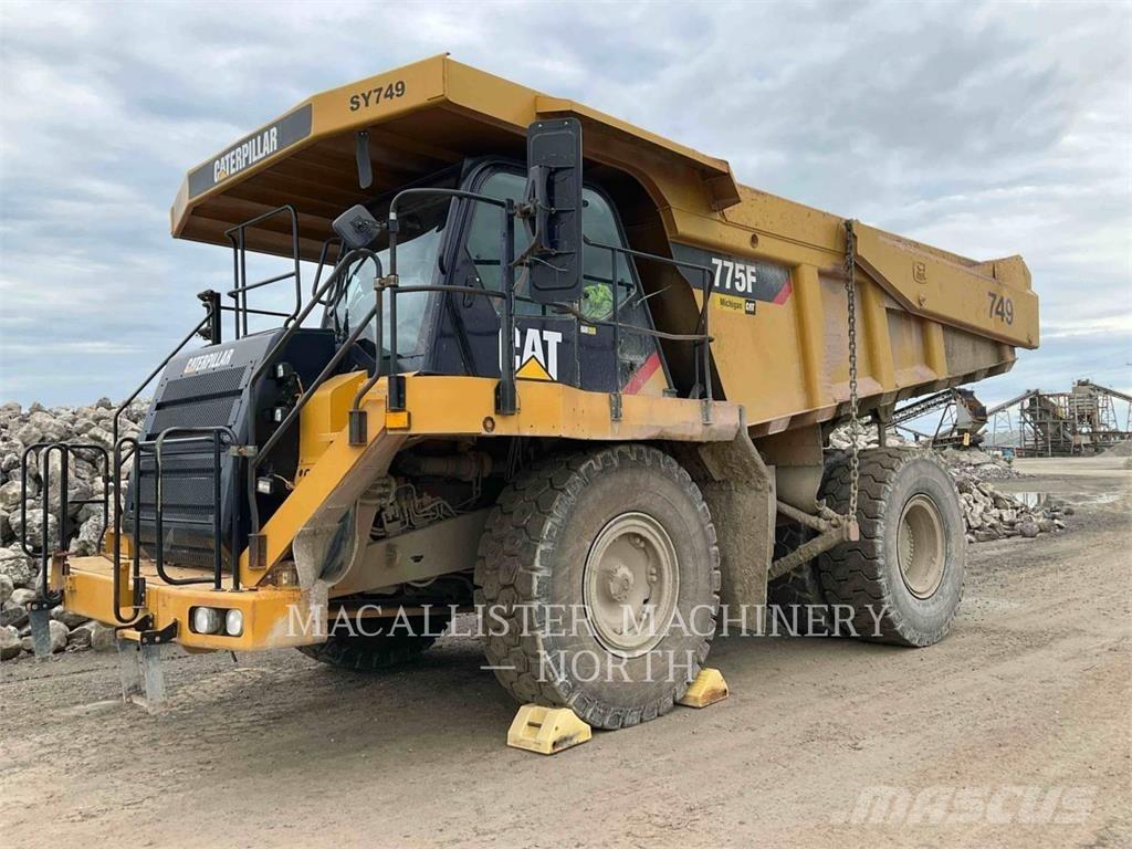 CAT 775F Шарнирно-сочленённые самосвалы