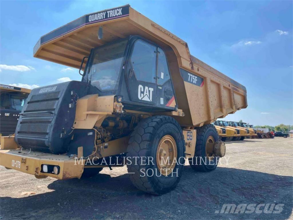 CAT 775F Шарнирно-сочленённые самосвалы
