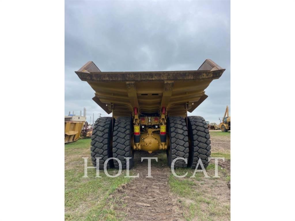 CAT 775G Шарнирно-сочленённые самосвалы