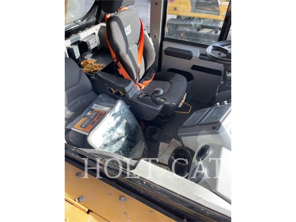 CAT 775G Шарнирно-сочленённые самосвалы