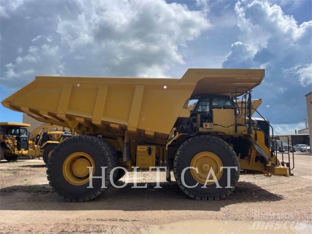 CAT 775G Шарнирно-сочленённые самосвалы