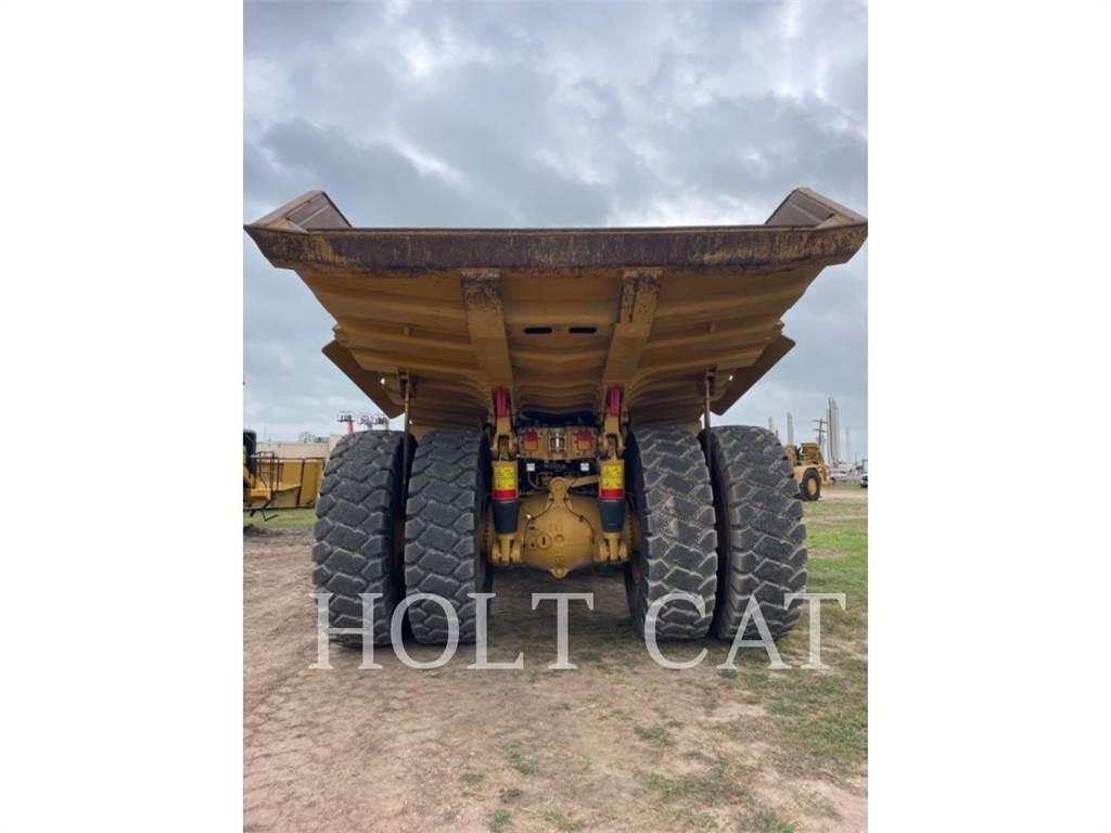 CAT 775G Шарнирно-сочленённые самосвалы