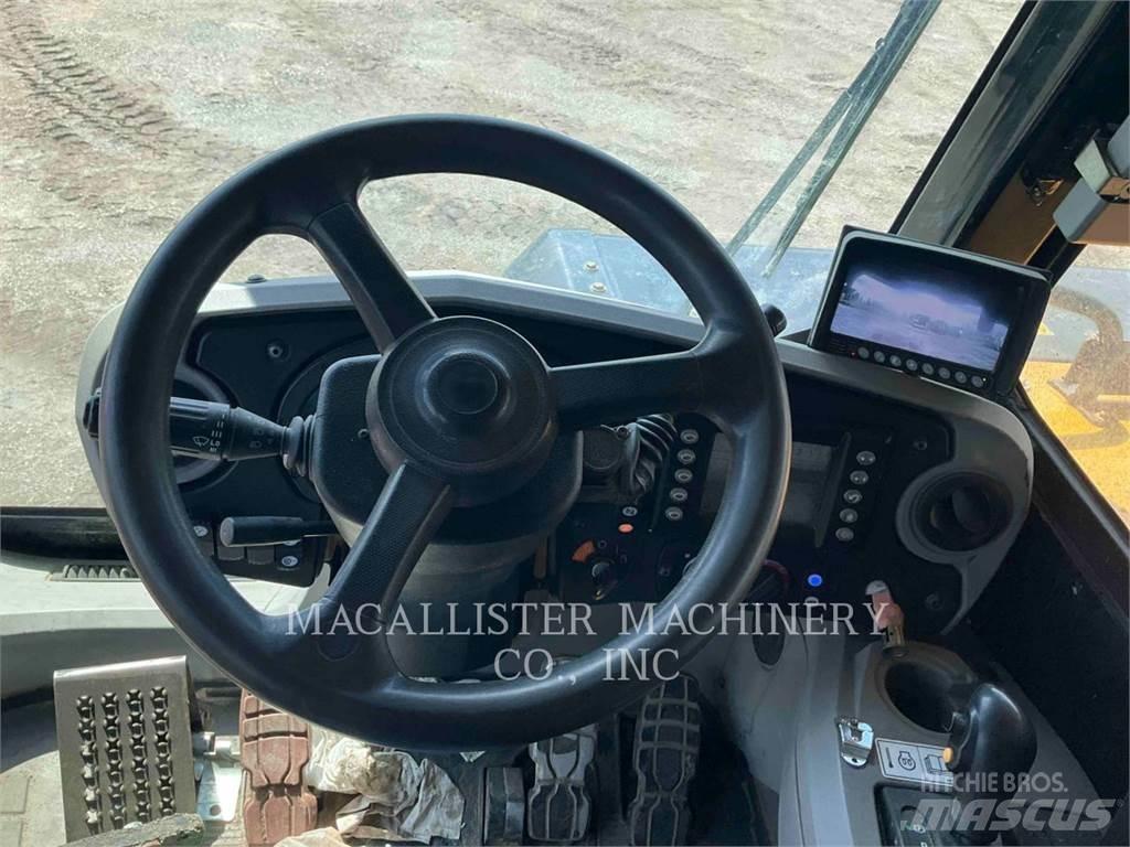 CAT 775G Шарнирно-сочленённые самосвалы