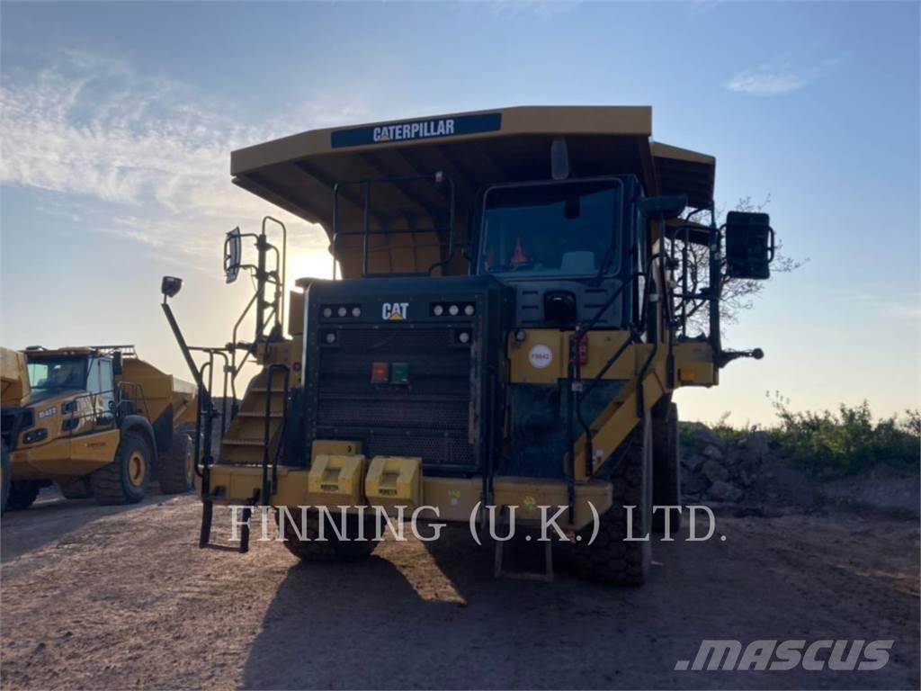CAT 775G Шарнирно-сочленённые самосвалы