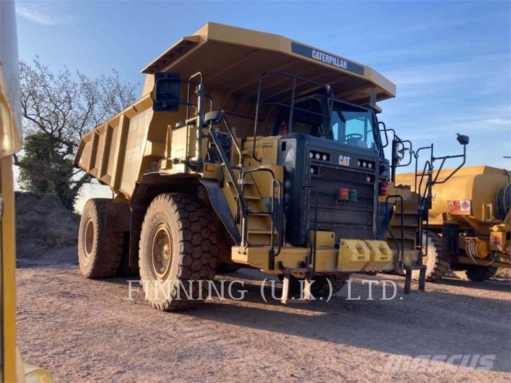 CAT 775G Шарнирно-сочленённые самосвалы