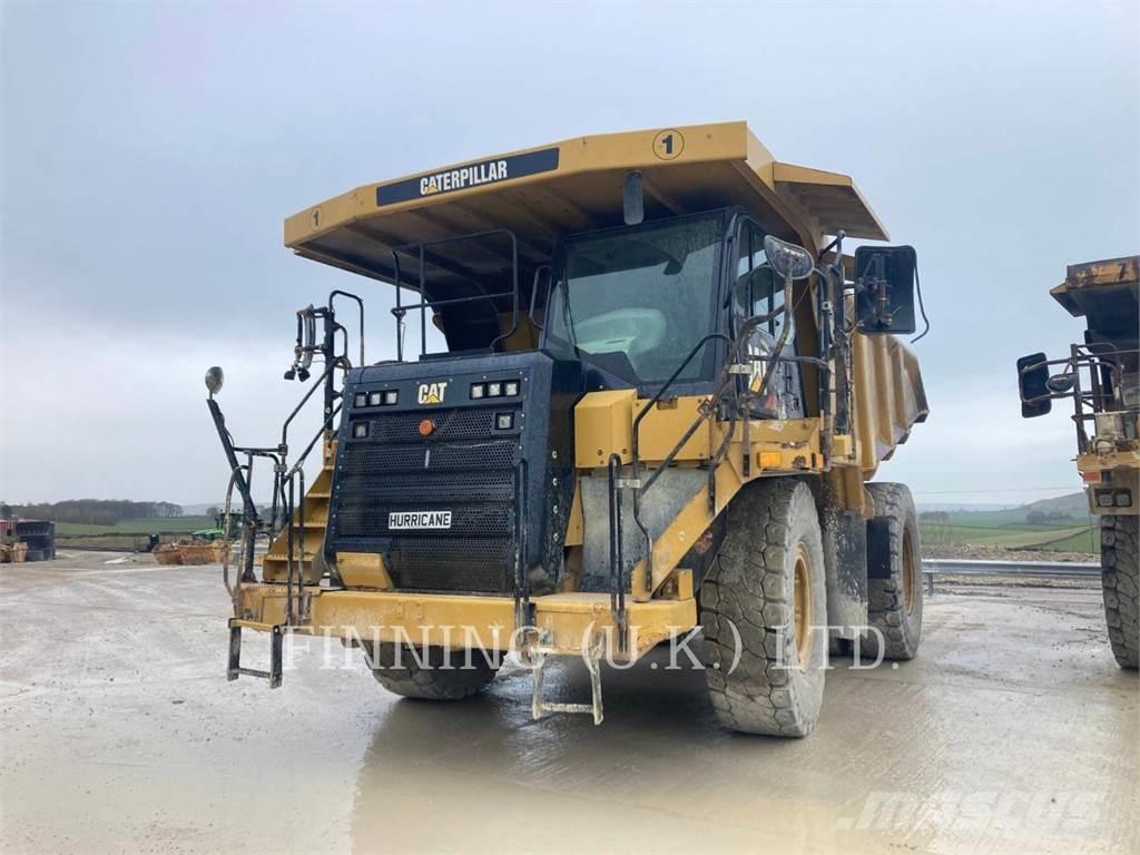 CAT 775G Шарнирно-сочленённые самосвалы