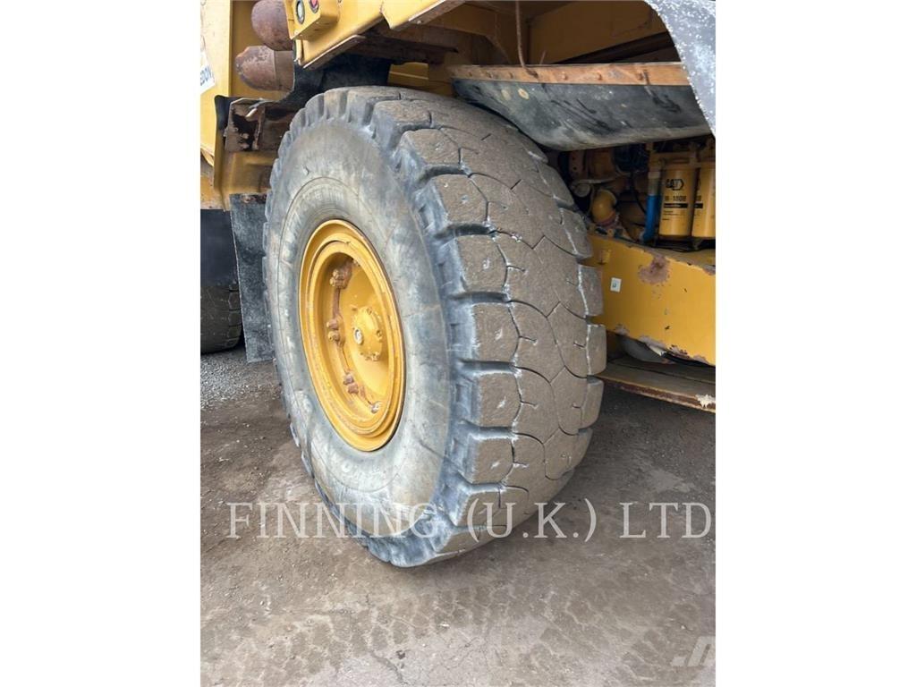 CAT 775G Шарнирно-сочленённые самосвалы