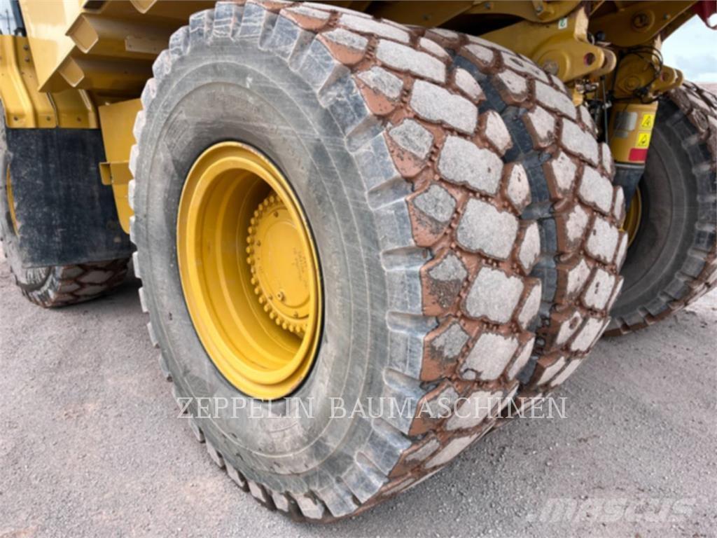 CAT 775G Шарнирно-сочленённые самосвалы