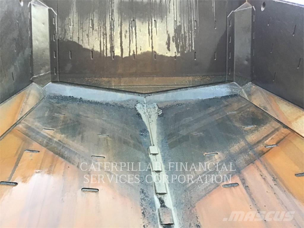 CAT 775G Шарнирно-сочленённые самосвалы