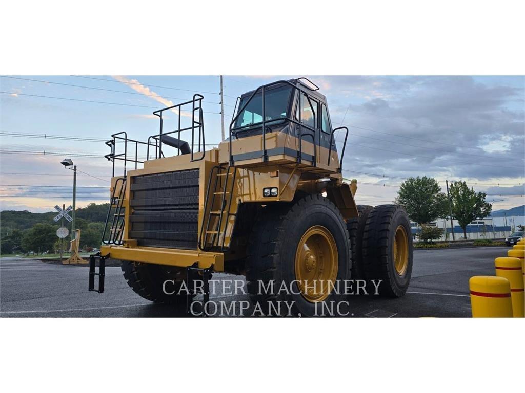 CAT 777 D Шарнирно-сочленённые самосвалы