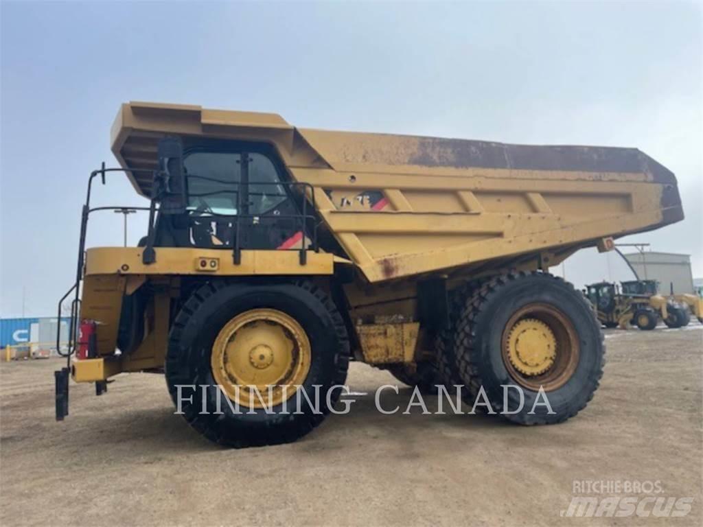 CAT 777F Шарнирно-сочленённые самосвалы