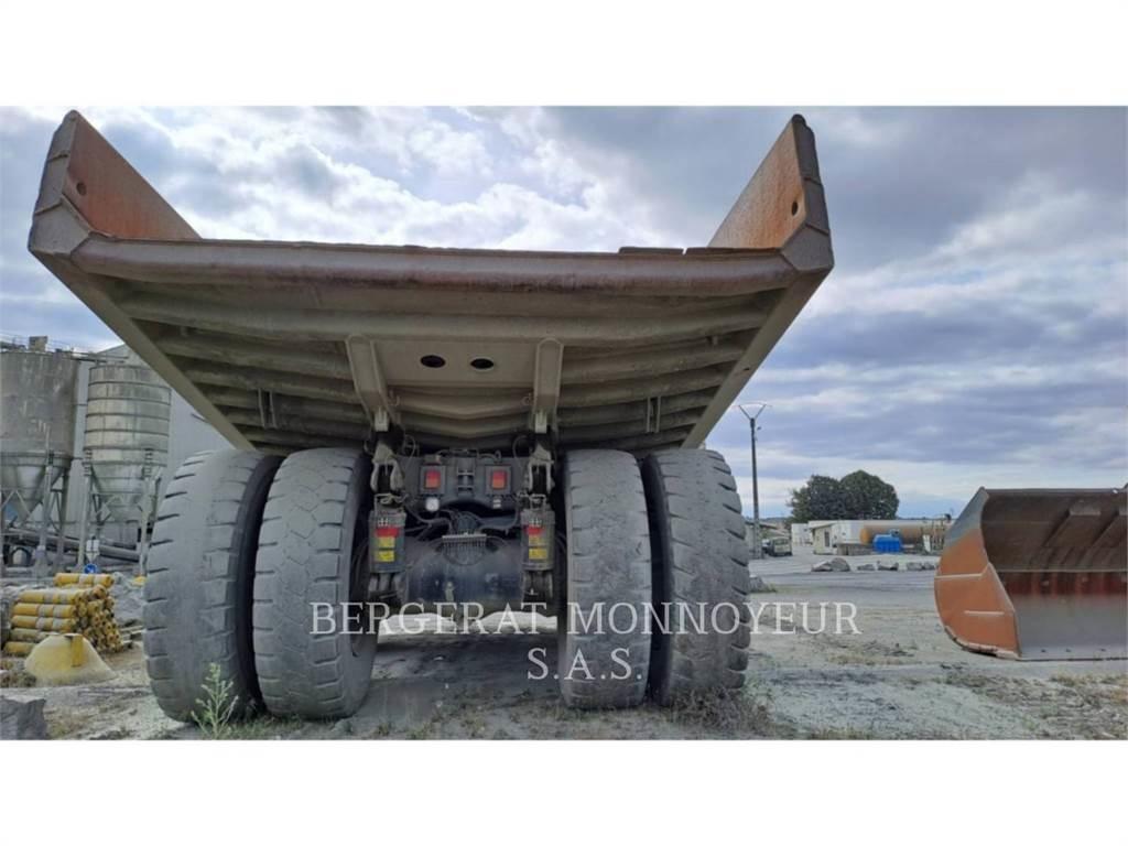 CAT 777F Шарнирно-сочленённые самосвалы