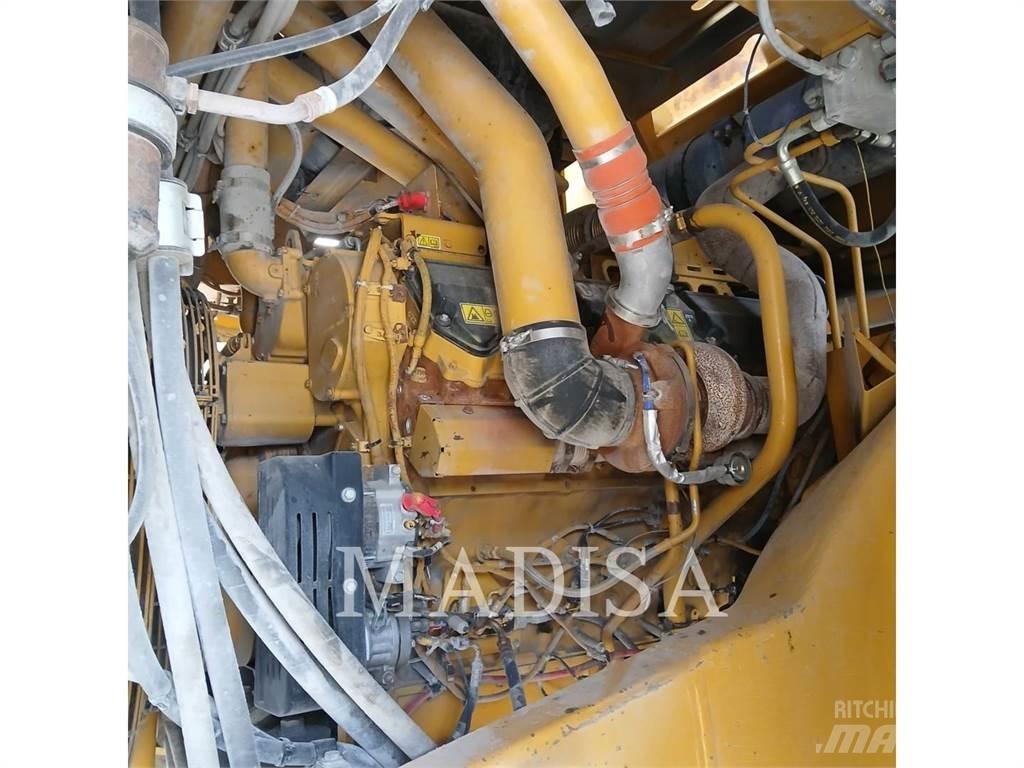 CAT 777F Шарнирно-сочленённые самосвалы