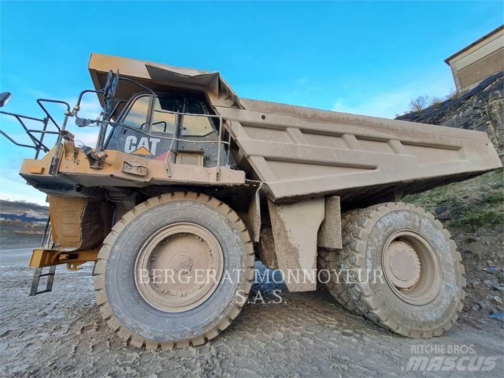CAT 777G Шарнирно-сочленённые самосвалы