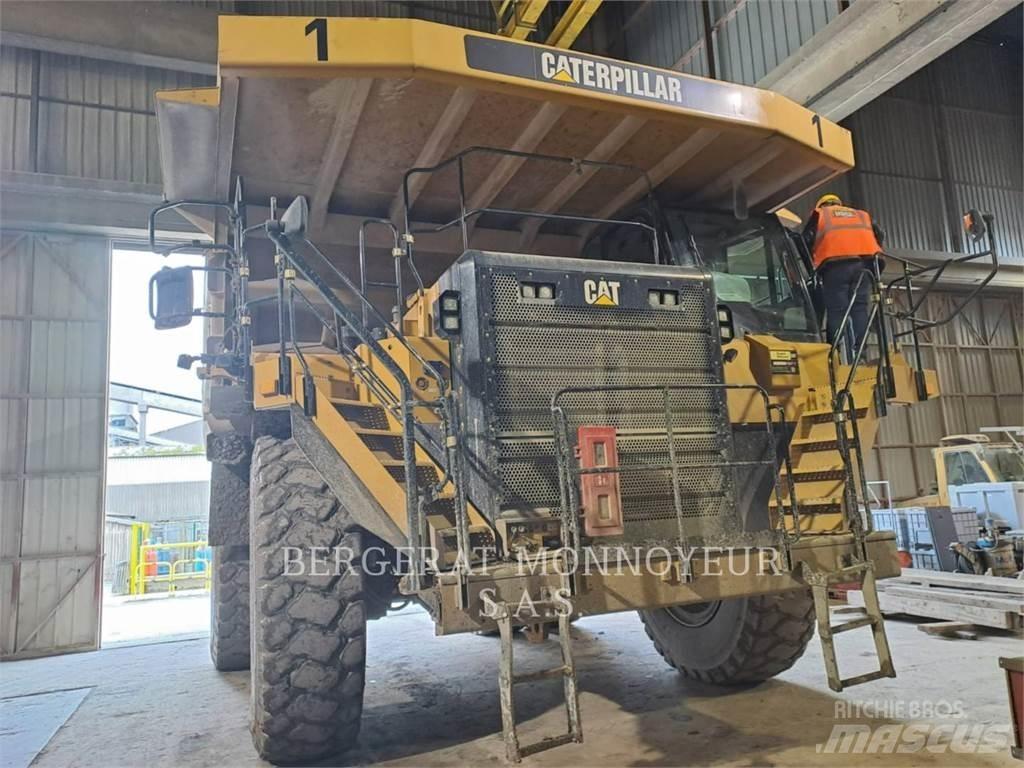 CAT 777G Шарнирно-сочленённые самосвалы