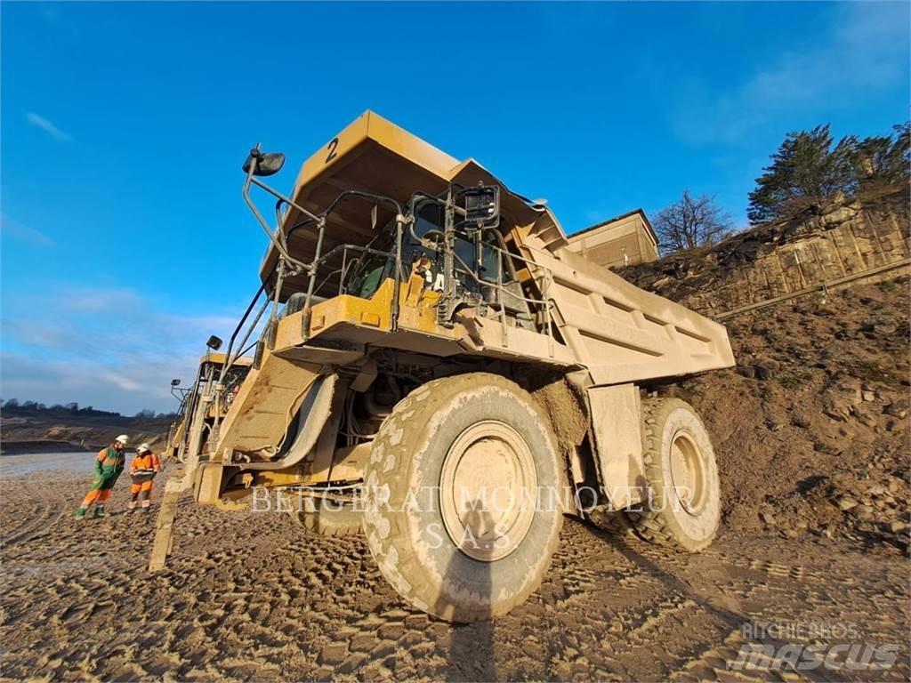 CAT 777G Шарнирно-сочленённые самосвалы