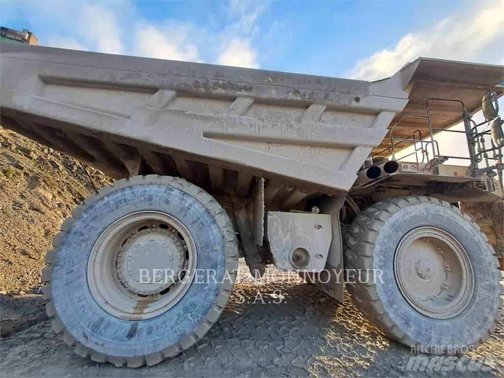 CAT 777G Шарнирно-сочленённые самосвалы