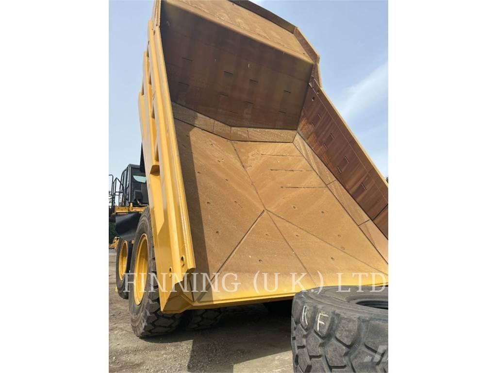 CAT 777G Шарнирно-сочленённые самосвалы