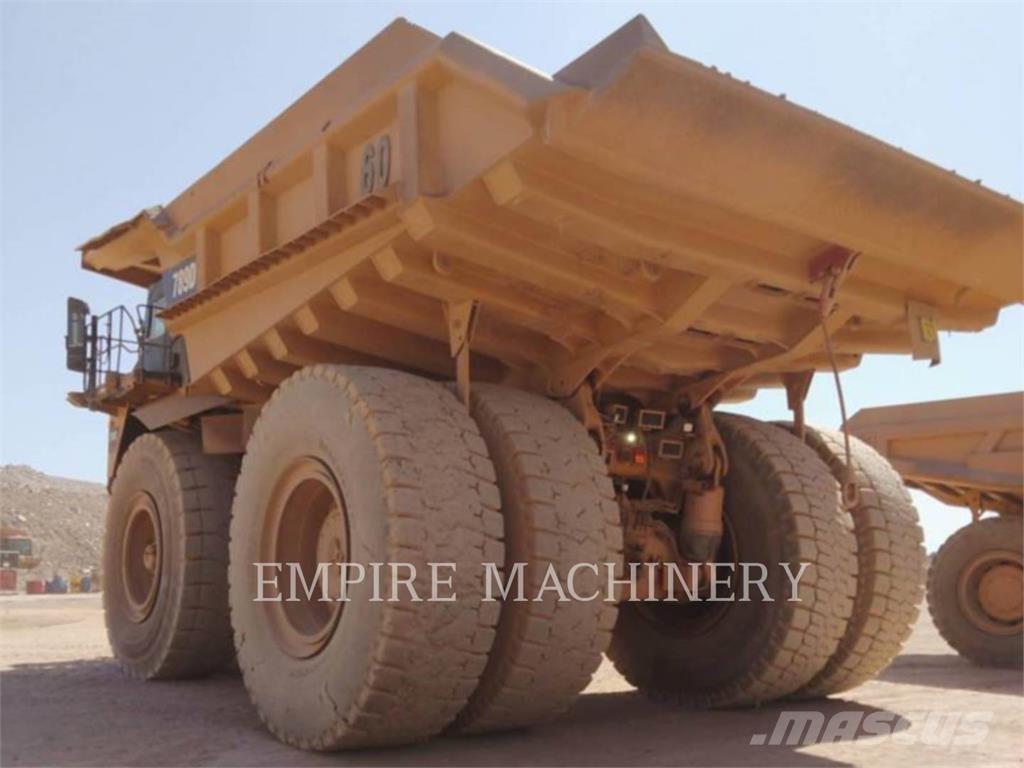 CAT 789D Шарнирно-сочленённые самосвалы
