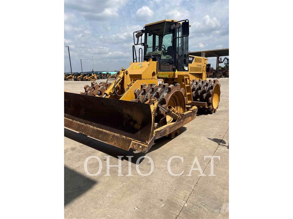 CAT 815F2 Колесные бульдозеры