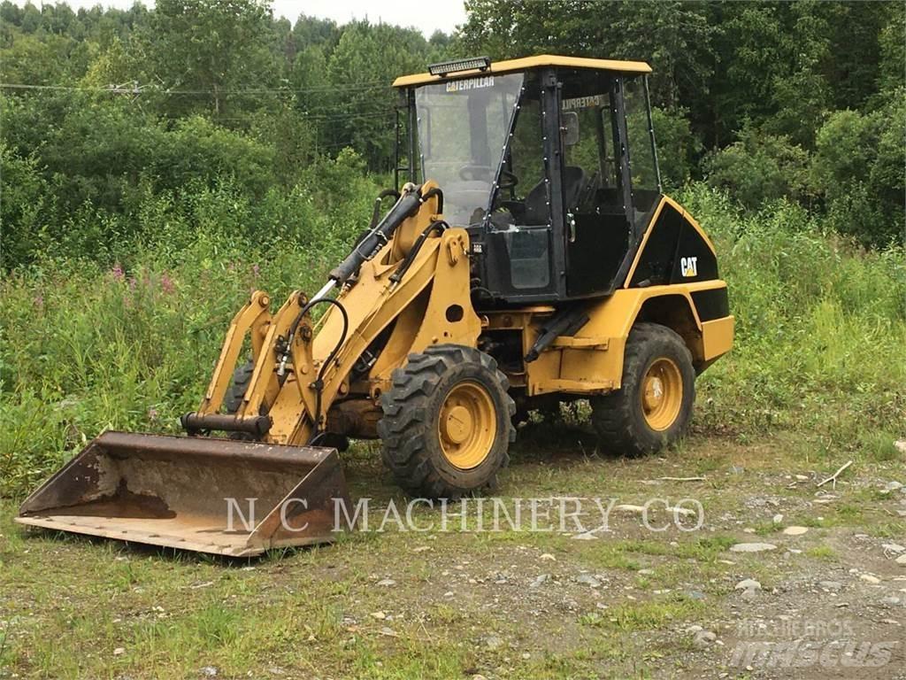 CAT 902 Фронтальные погрузчики