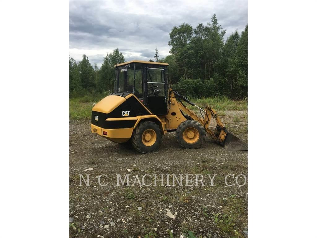 CAT 902 Фронтальные погрузчики
