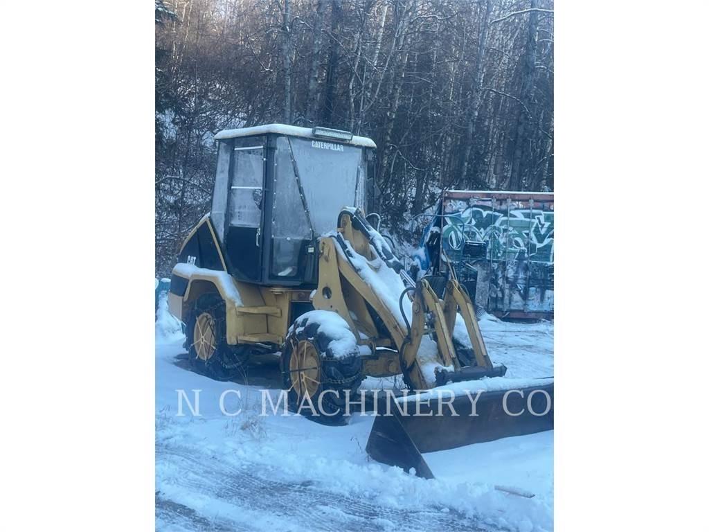 CAT 902 Фронтальные погрузчики