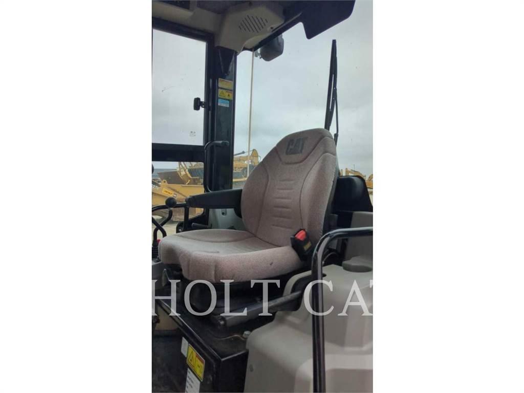 CAT 903C Фронтальные погрузчики