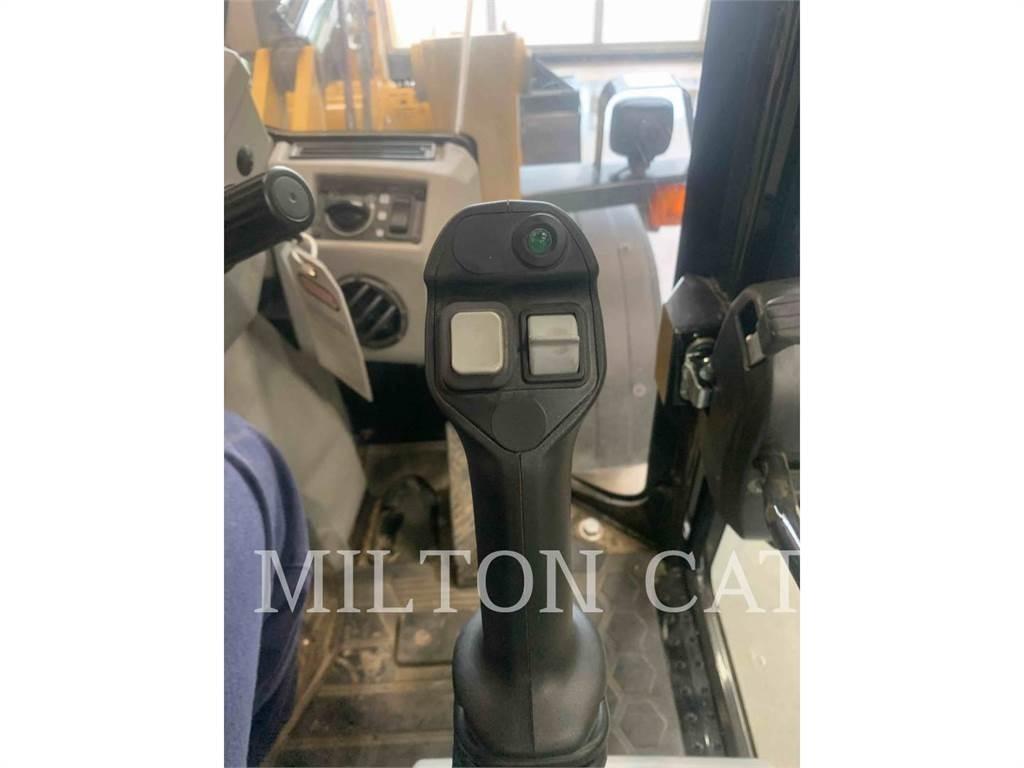 CAT 903D Фронтальные погрузчики