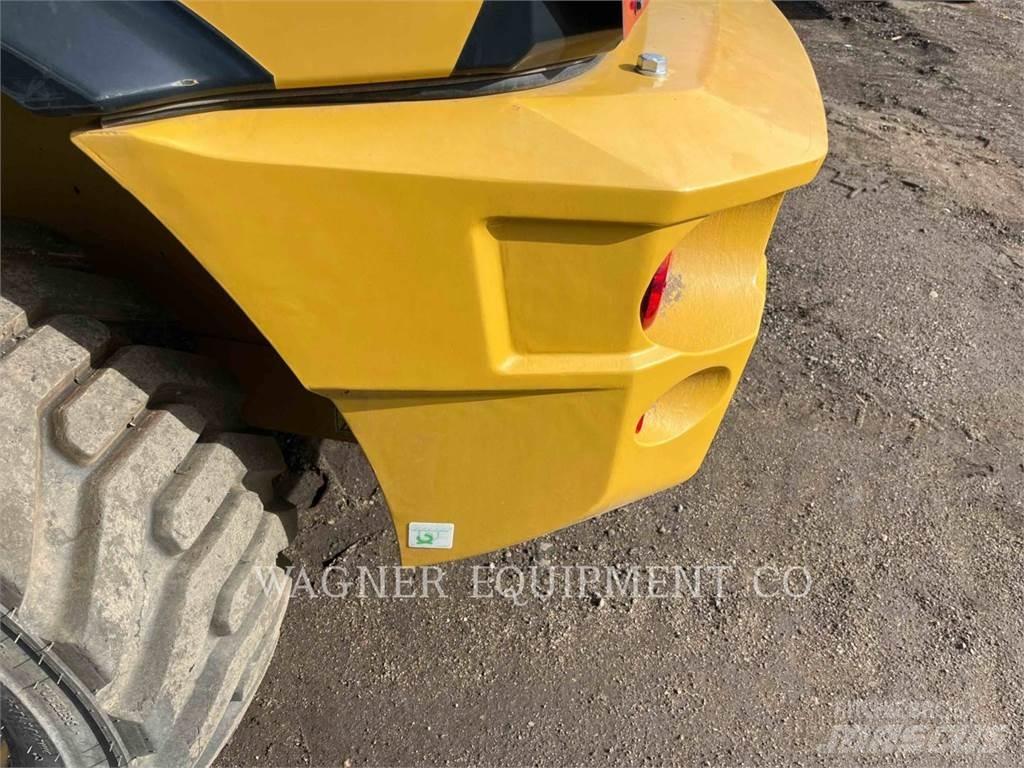 CAT 903D Фронтальные погрузчики